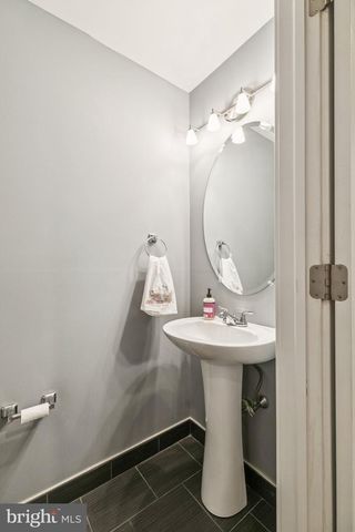 2400 MADISON SQ, Philadelphia, PA 19146