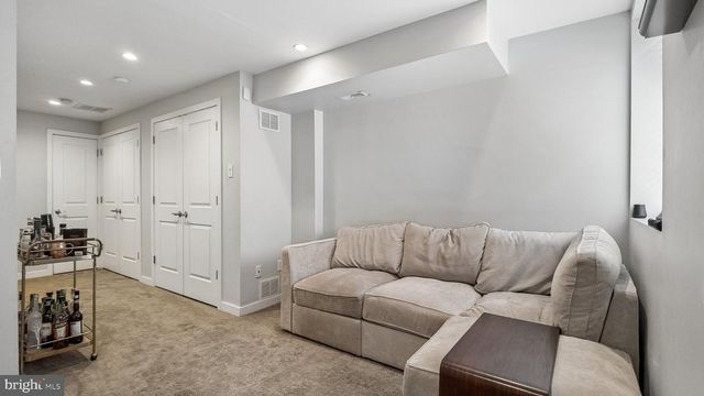 2400 MADISON SQ, Philadelphia, PA 19146