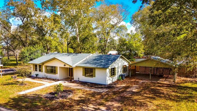 703 Austin Street, Columbus, TX 78934