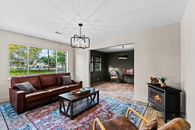 703 Austin Street, Columbus, TX 78934