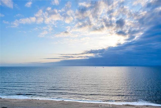 727 Esplanade 306, Redondo Beach, CA 90277