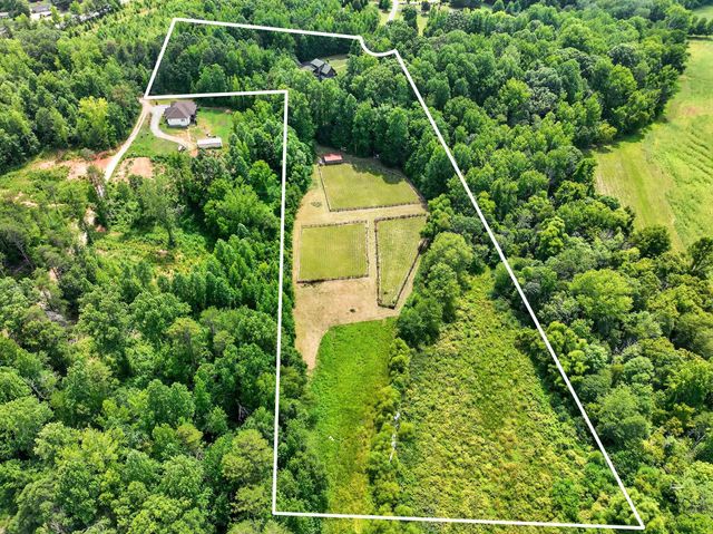 135 Pointe Drive, Campobello, SC 29322