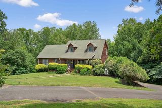 135 Pointe Drive, Campobello, SC 29322