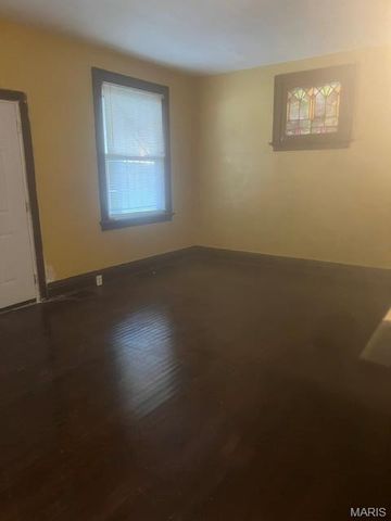 4930 Thekla Avenue, St Louis, MO 63115