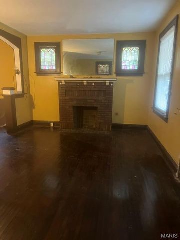 4930 Thekla Avenue, St Louis, MO 63115
