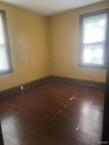 4930 Thekla Avenue, St Louis, MO 63115