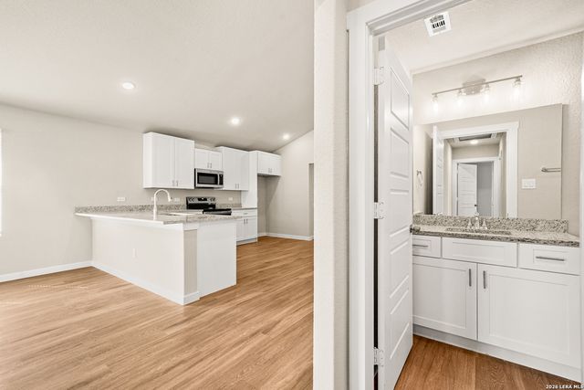 2423 Hicks, San Antonio, TX 78210