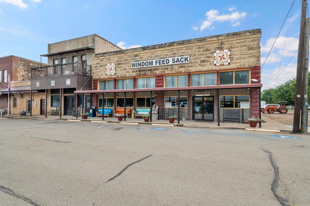 414 & 412 Main Street, Windom, TX 75492