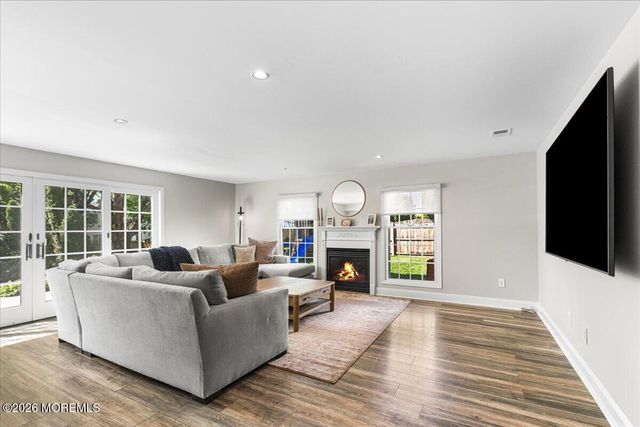 14 London Drive, East Brunswick, NJ 08816