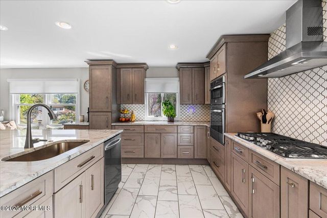 14 London Drive, East Brunswick, NJ 08816