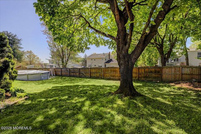 14 London Drive, East Brunswick, NJ 08816