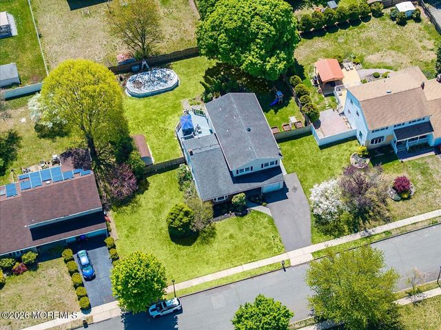 14 London Drive, East Brunswick, NJ 08816