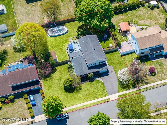 14 London Drive, East Brunswick, NJ 08816