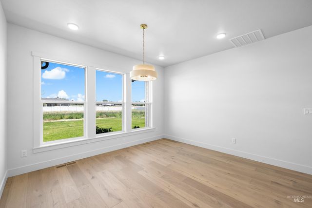 15300 Rhodes Ct, Caldwell, ID 83607