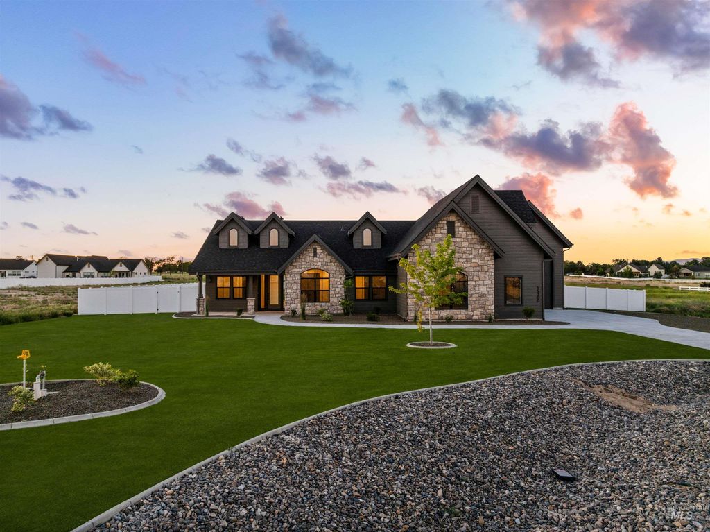 15300 Rhodes Ct, Caldwell, ID 83607