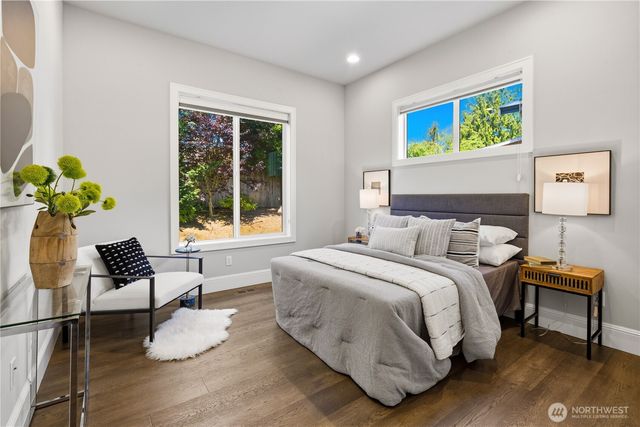 5239 117th Ave SE, Bellevue, WA 98006