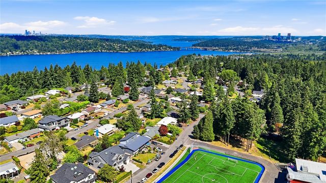 5239 117th Ave SE, Bellevue, WA 98006