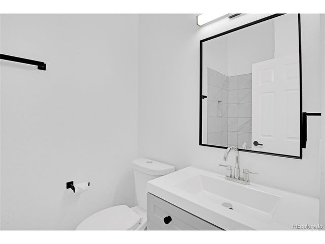 9672 W Chatfield Ave B, Littleton, CO 80128