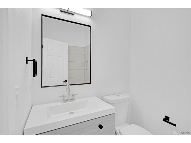 9672 W Chatfield Ave B, Littleton, CO 80128
