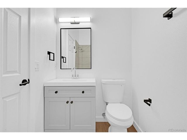 9672 W Chatfield Ave B, Littleton, CO 80128