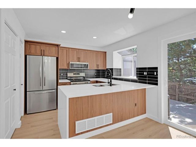 9672 W Chatfield Ave B, Littleton, CO 80128
