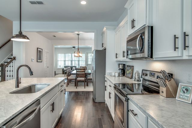 418 Douglas Ave, Nashville, TN 37207