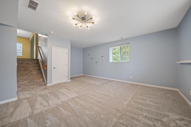 679 Greenwood Loop, Newark, OH 43055