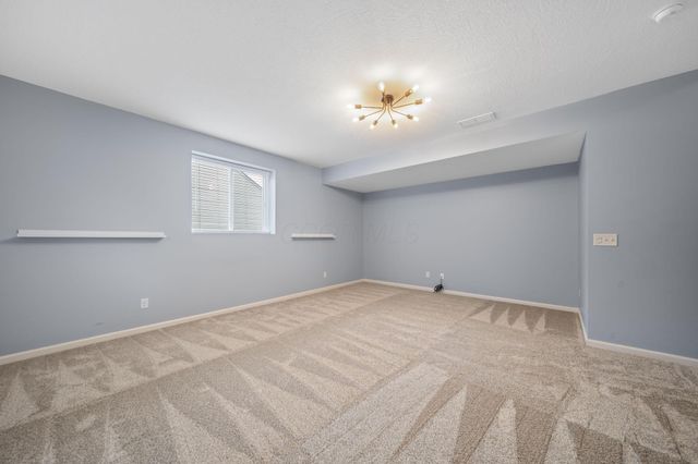 679 Greenwood Loop, Newark, OH 43055