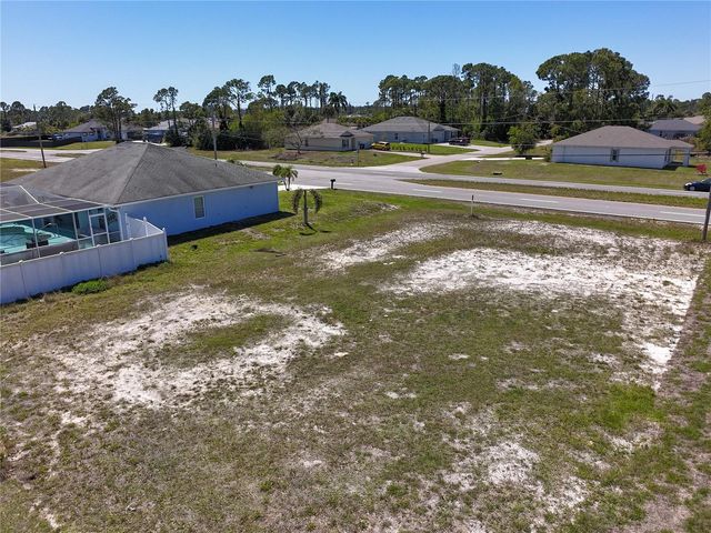 3605 W GATOR CIRCLE, Cape Coral, FL 33909
