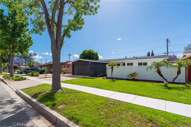 1018 N Wright, Santa Ana, CA 92701