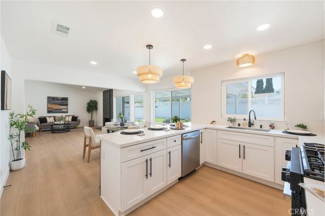 1018 N Wright, Santa Ana, CA 92701