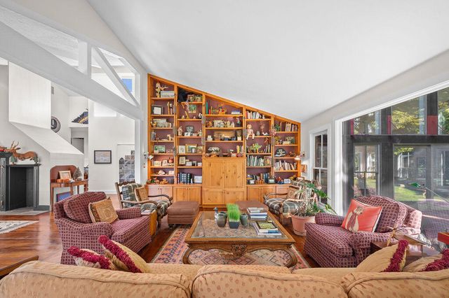 2408 E 800 N, La Porte, IN 46350