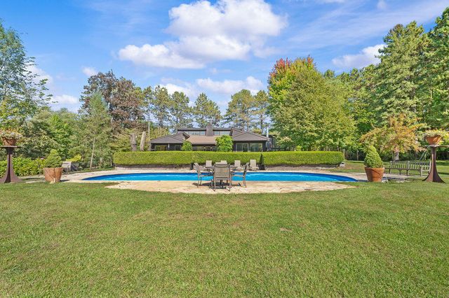 2408 E 800 N, La Porte, IN 46350