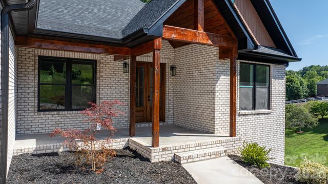 730 Chatsworth Circle SE, Lenoir, NC 28645