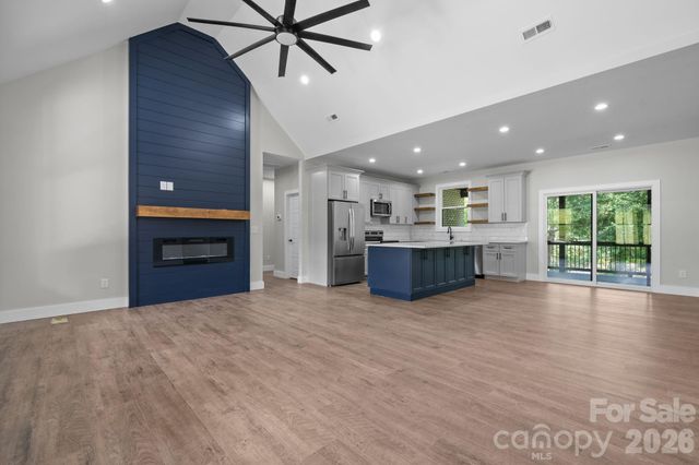 730 Chatsworth Circle SE, Lenoir, NC 28645
