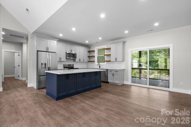 730 Chatsworth Circle SE, Lenoir, NC 28645