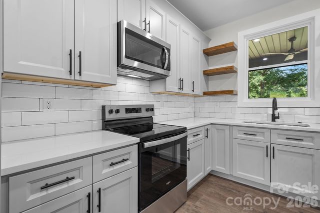 730 Chatsworth Circle SE, Lenoir, NC 28645
