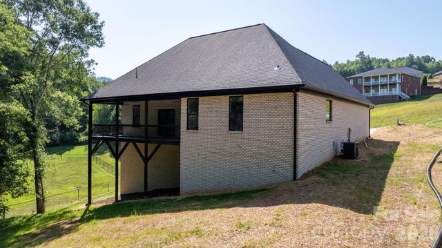 730 Chatsworth Circle SE, Lenoir, NC 28645