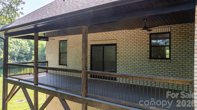 730 Chatsworth Circle SE, Lenoir, NC 28645