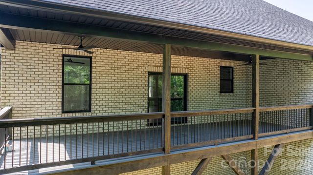 730 Chatsworth Circle SE, Lenoir, NC 28645