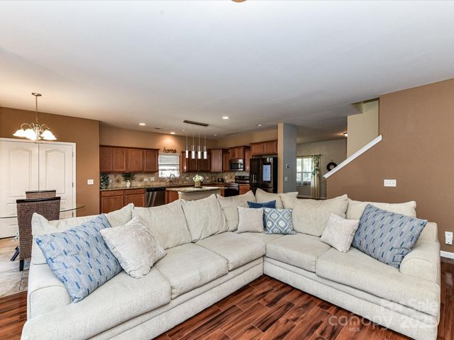 1201 Mountain Laurel Court, Matthews, NC 28104