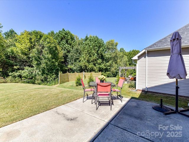 1201 Mountain Laurel Court, Matthews, NC 28104