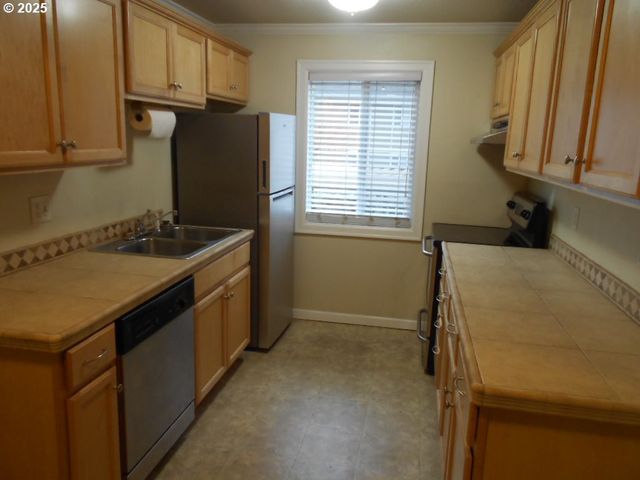 2680 Sw 87TH Ave 8, Portland, OR 97225