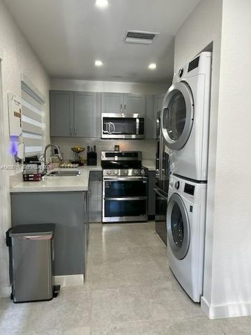 6308 NW 170th Ter, Hialeah, FL 33015