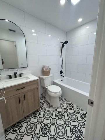 6308 NW 170th Ter, Hialeah, FL 33015
