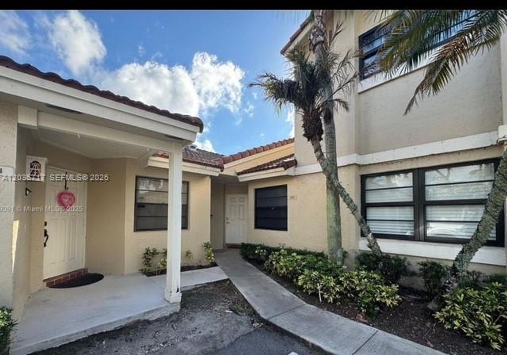 6308 NW 170th Ter, Hialeah, FL 33015