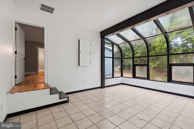 659 W FOREST GROVE RD, Vineland, NJ 08360