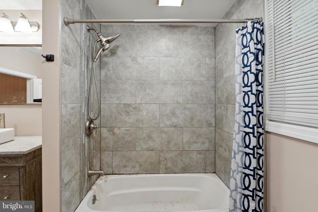 659 W FOREST GROVE RD, Vineland, NJ 08360