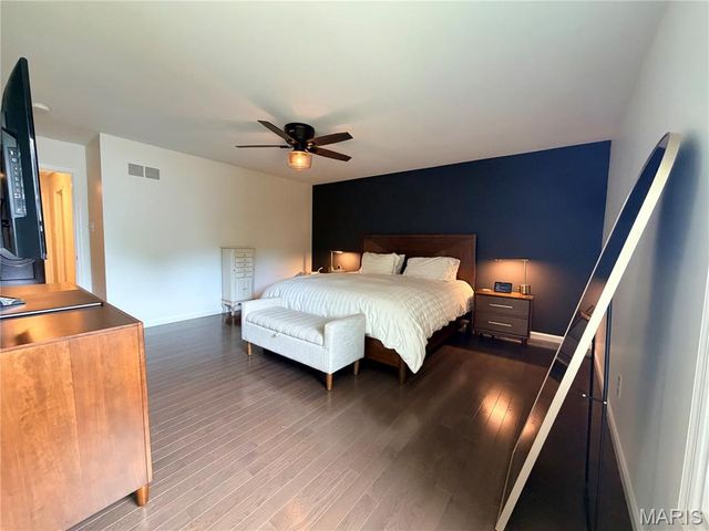 584 Sunbridge Drive, Chesterfield, MO 63017
