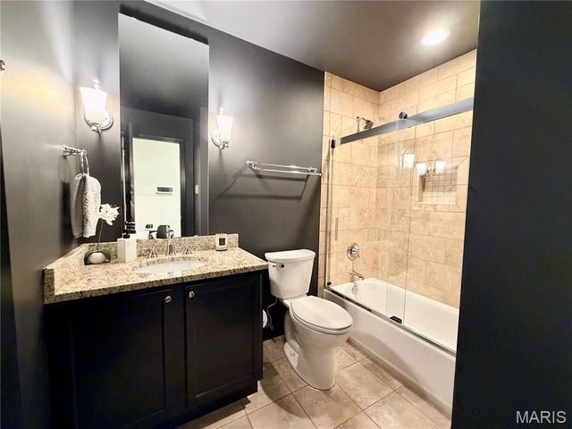 584 Sunbridge Drive, Chesterfield, MO 63017